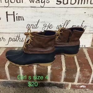 Girls size 4 Sperrys